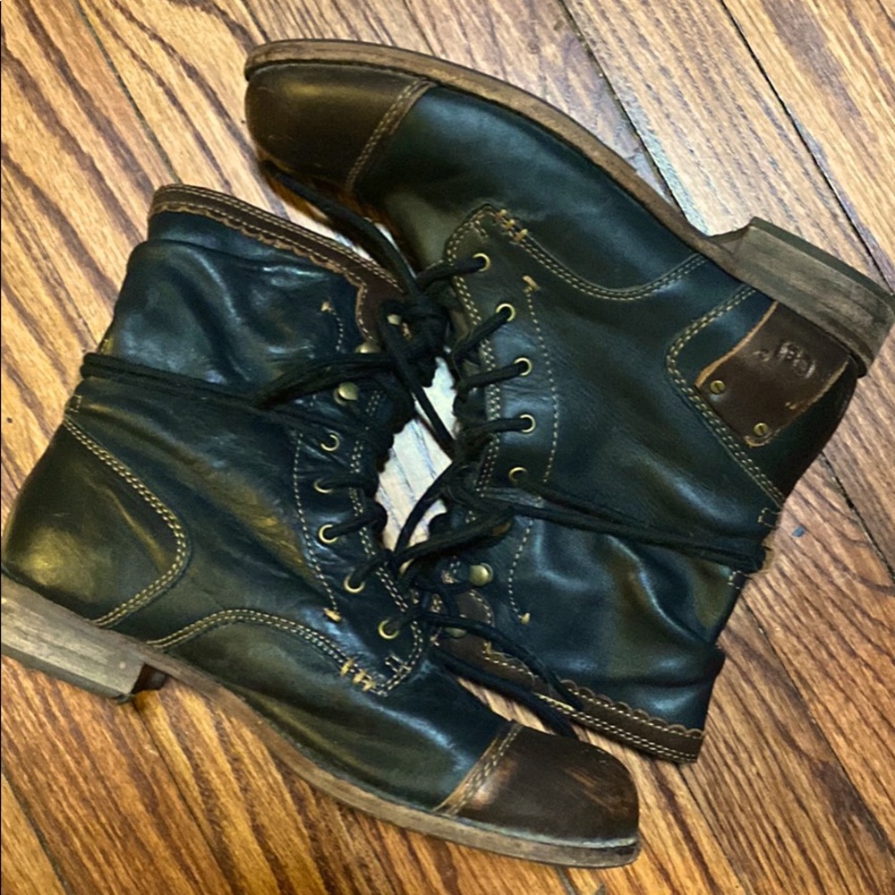 Womens CAT / caterpilllar boots, size 7